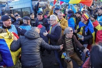 media-173773111513805700.jpg - Știri de azi Știri de azi | UPDATE / Îmbrânceli între protestatari și jandarmi în fața Guvernului - Știri de azi |
