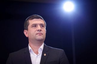 Știri de azi | Radu Miruţă (USR): Iniţiativa de suspendare a preşedintelui Iohannis, în acest moment, este sortită eşecului / Tatonăm, discutăm cu parlamentari PNL, PSD, pentru a vedea că există mai mult de jumătate plus unu dorinţă în Parlament - Știri de azi | 