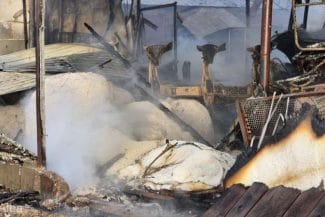 Știri de azi | Alba: O hală şi patru utilaje agricole, cuprinse de flăcări - Știri de azi | 