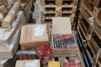 Știri de azi | Maramureş: Adolescent de 15 ani, la spital după ce s-a rănit în timp ce folosea petarde - Știri de azi | 