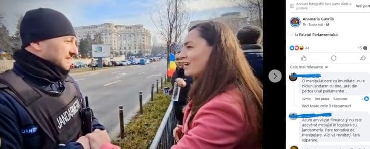 Știri de azi | Liderul POT Anamaria Gavrilă prezintă pe Facebook o imagine cu ea şi un jandarm, la protestul de la CCR, cu mesajul „Jandarmii (…) sunt cu noi”. De fapt, avusese o dispută cu jandarmul. Cei care comentează la postare o acuză de manipulare - Știri de azi | 