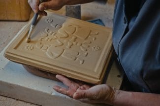 Știri de azi | Cum sunt create sobele care ne-au încălzit copilăria, într-un nou episod din documentarul “Produs în România” la Discovery - Știri de azi | 