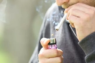 tigara.jpg - Știri de azi Știri de azi | Milano interzice fumatul afară - Știri de azi |