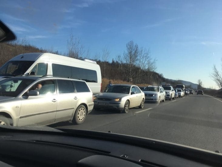 Știri de azi | Trafic intens pe sensul de coborâre dinspre Braşov spre Ploieşti al DN1/ Se circulă în coloană între Azuga şi Buşteni/ Infotrafic: Şoferii să verifice cu mare atenţie traseul pe care-l au de parcurs/ Rute ocolitoare recomandate - Știri de azi | 