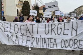 Știri de azi | Timişoara: Medici, asistente şi paciente participă la un miting şi cer autorităţilor locale să identifice o clădire unde să îşi desfăşoare activitatea, după ce Maternitatea Odobescu a fost închisă în urma prăbuşirii unui tavan - Știri de azi | 