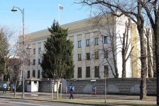 Știri de azi | Ambasada Rusiei: România nu e ţinta niciunui atac din partea Federaţiei Ruse. Nu se poate exclude că incidentele din data de 13 februarie, când fragmente de dronă au fost găsite pe teritoriul României, ar fi putut fi o provocare a Ucrainei - Știri de azi | 