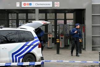 bruxelles-tiruri-clemanceau-afp.png - Știri de azi Știri de azi | Focuri de armă de război la Bruxelles, în apropierea staţiei de metrou Clémenceau. Nicio persoană rănită. Pista teroristă, îndepărtată. Operaţiuni de căutare a ”cel puţin” doi suspecţi care au intrat la metrou într-un ”hotspot” al traficului cu droguri - Știri de azi |