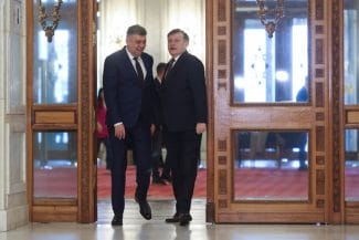 marcel-si-crin.jpg - Știri de azi Știri de azi | UPDATE – Congres extraordinar la PSD – Ponta: Dacă nu mi se dă cuvântul, o să vorbesc în faţa poporului/ Ciolacu: Bine ai venit Crin, sper că ţi-a fost dor de PSD!/ Antonescu: Nimeni, vreodată, în partidul meu, nu a vorbit atât de frumos despre mine - Știri de azi |