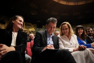 Știri de azi | Bubuie un scandal uriaș în USR după ce Elena Lasconi l-a comparat pe Nicușor Dan cu Călin Georgescu. I se cere demisia - Știri de azi | 