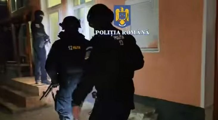 media-173745444763097500.png - Știri de azi Știri de azi | VIDEO Percheziții în mai multe județe – Sunt căutați membrii clanurilor care au ucis două persoane în plină stradă - Știri de azi |