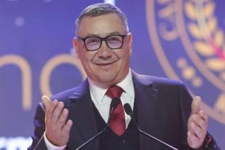 Știri de azi | VIDEO Victor Ponta anunță că are voluntari care îi strâng semnături pentru prezidențiale – Fostul premier nu exclude o colaborare cu Georgescu - Știri de azi | 
