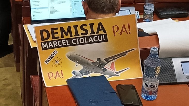 media-173875903561425300.jpeg - Știri de azi Știri de azi | Protest AUR la Parlament: Marcel Ciolacu a fost încercuit cu pancarte și i se cere demisia - Știri de azi |