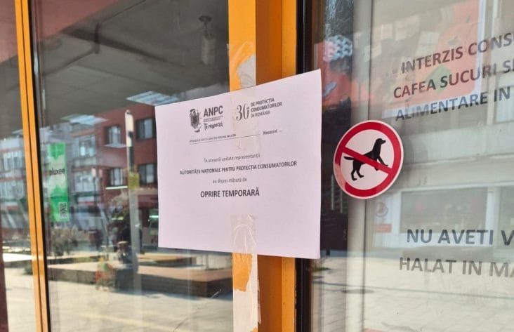 media-173995344082645100.jpg - Știri de azi Știri de azi | VIDEO Protecția Consumatorilor bubuie afacerile chinezești: Un mare magazin, închis definitiv pentru nereguli grave; angajații au rupt sigiliile - Știri de azi |