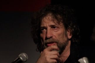 neil-gaiman.jpg - Știri de azi Știri de azi | Scriitorul Neil Gaiman şi soţia sa, daţi în judecată de bonă pentru viol şi trafic de persoane - Știri de azi |