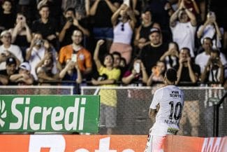 neymar.jpg - Știri de azi Știri de azi | Neymar a jucat din nou pentru Santos. Jucătorii adverşi de la Botafogo au stat la coadă pentru a face poze cu el – VIDEO - Știri de azi |