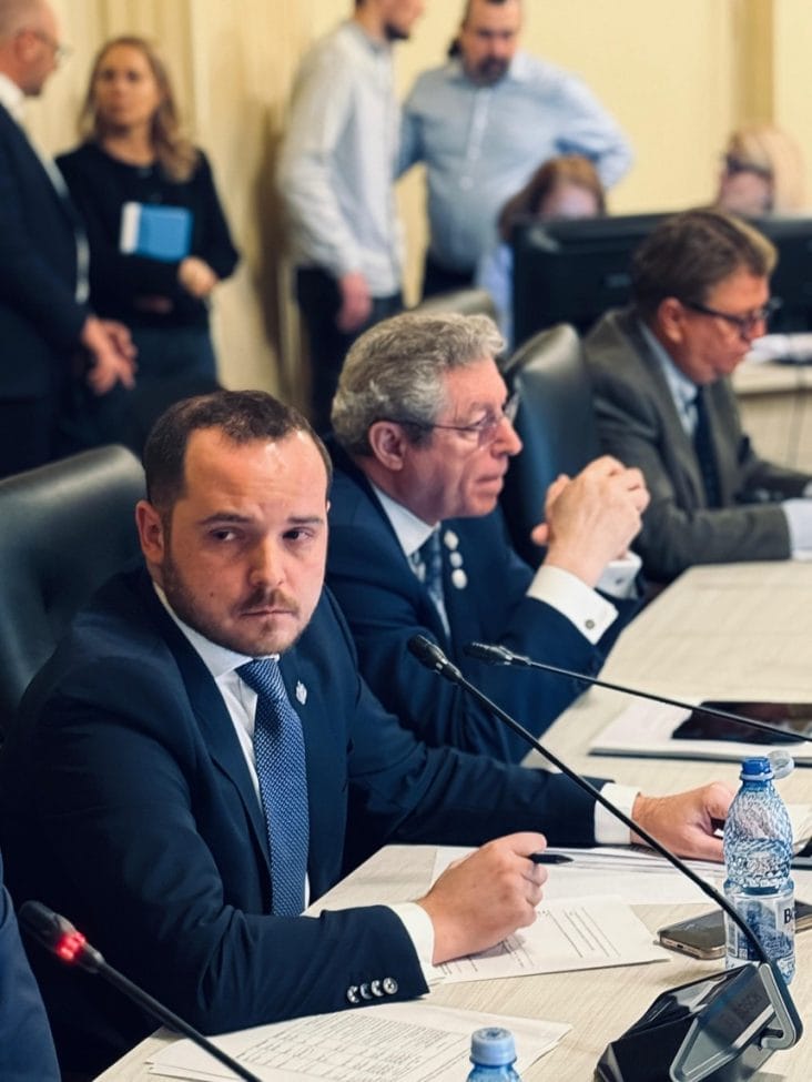 Știri de azi | Deputatul PSD Alexandru Rogobete, preşedintele Comisiei de sănătate: Comisiile reunite de Sănătate din Camera Deputaţilor şi Senat au avizat proiectul de buget pentru Ministerul Sănătăţii şi CNAS pe anul 2025. Este un buget record - Știri de azi | 