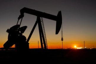 petrol.jpg - Știri de azi Știri de azi | Noile tarife impuse de Trump la importurile de petrol din Canada şi Mexic avantajează rafinăriile europene şi asiatice - Știri de azi |