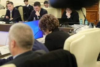 screenshot-2025-02-04-122847.jpg - Știri de azi Știri de azi | Veronica Grosu, deputat AUR în Suceava, a leşinat în timpul dezbaterilor pe buget din comisii - Știri de azi |