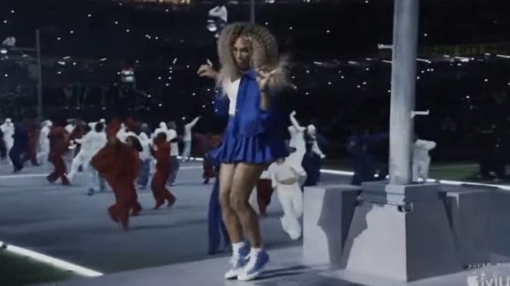 Știri de azi | Super Bowl: Serena Williams, guest-star la concertul susţinut în pauză de Kendrick Lamar / Donald Trump, prezent la eveniment – VIDEO - Știri de azi | 