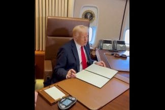 Știri de azi | Trump spune că datoria SUA ar putea fi mai mică decât se credea, luând în calcul fraudele - Știri de azi | 
