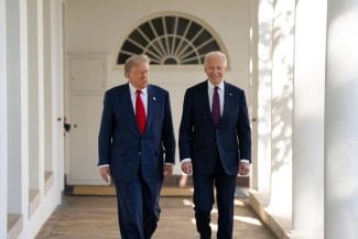 trump-si-biden-casa-alba.jpg - Știri de azi Știri de azi | Trump i-a revocat lui Biden autorizaţiile de securitate - Știri de azi |