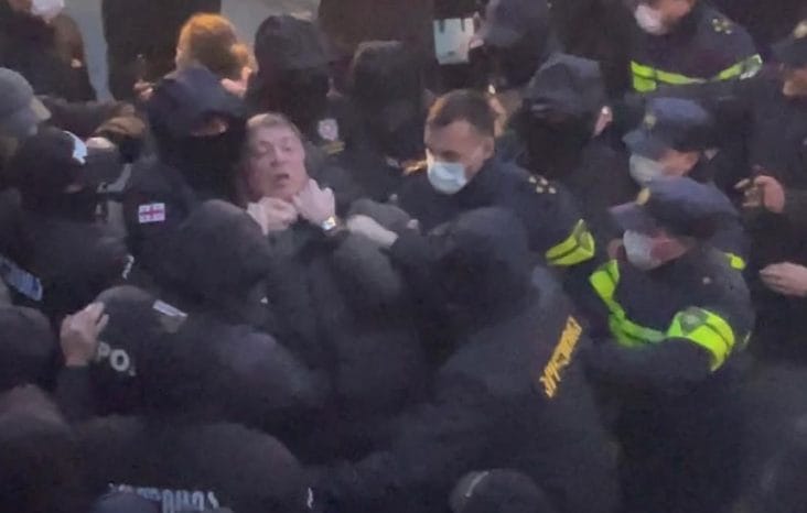 tw-giorgi-ugulava.jpg - Știri de azi Știri de azi | Georgia: Liderul opoziţiei, arestat în timpul manifestaţiilor pro-UE. A fost arestat şi Giorgi Ugulava, fost primar al oraşului Tbilisi - Știri de azi |