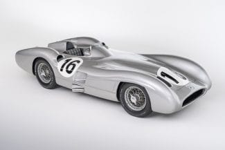 Știri de azi | Formula 1: Un Mercedes „streamliner” pilotat de legendarii Moss şi Fangio s-a vândut pentru suma record de 42,75 milioane de lire sterline - Știri de azi | 