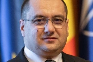 Știri de azi | Cristian Terheş şi-a depus candidatura pentru alegerile prezidenţiale - Știri de azi | 