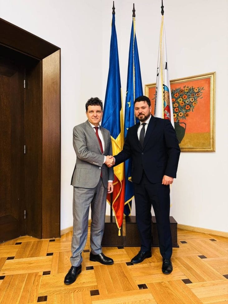 Știri de azi | Primarul liberal care a anunţat că-l susţine pe Nicuşor Dan, exclus din partid / PNL Suceava: Tentativele lui Nicuşor Dan de a-şi asocia imaginea cu preşedintele interimar Bolojan, o strategie lipsită de substanţă, menită să inducă în eroare electoratul - Știri de azi | 