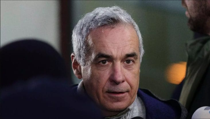 Știri de azi | Călin Georgescu: Avem nevoie să fie pace în Ucraina. România trebuie să fie departe de război - Știri de azi | Călin Georgescu vorbind într-un interviu, exprimându-și viziunile despre implicarea României în politica globală și poziționarea sa strategică față de Statele Unite