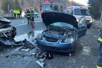 Știri de azi | Braşov: Un mort şi doi răniţi într-un accident produs pe DN 1, la ieşirea din Predeal spre Azuga/ Traficul este blocat - Știri de azi | 