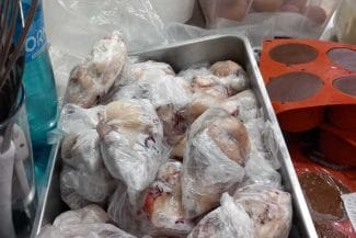 Știri de azi | Şapte unităţi din Centrul Comercial Agora – Piaţa Floreasca, închise temporar de ANPC/ Au fost găsite produse expirate sau ţinute la temperaturi nepotrivite, mizerie şi nu existau autorizaţii pentru spaţiile de depozitare - Știri de azi | 