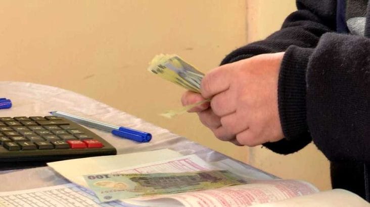 Știri de azi | Un român din doi nu resimte mândrie naţională în acest moment, iar nouă români din zece îi percep pe cei din jurul lor ca fiind iritaţi şi obosiţi – Studiu / Cum percep românii nivelul de trai - Știri de azi | 