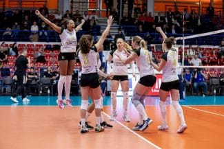 blaj-happy-4.jpg - Știri de azi Știri de azi | Volei feminin: Volei Alba Blaj, prima finalistă a Diviziei A - Știri de azi |
