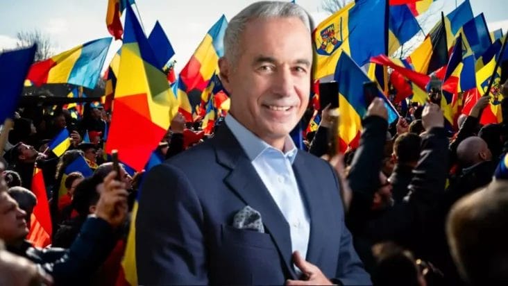 Știri de azi | Ziua marelui miting al demnității naționale. Călin Georgescu și George Simion vin în fața românilor, în centru Bucureștiului - Știri de azi | Călin Georgescu înconjurat de o mulțime de susținători agitând steaguri românești și europene, în timpul unui protest, zâmbind încrezător spre cameră.