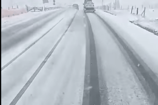 Știri de azi | Drumarii intervin cu utilaje în Pasul Tihuţa / Se circulă în condiţii de iarnă – VIDEO - Știri de azi | 