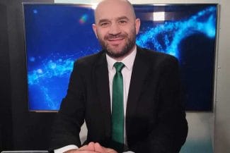 Știri de azi | Cine operează, de fapt, în chirurgia robotică: chirurgul sau robotul? Explicaţiile unui specialist/ Care sunt avantajele operaţiei robotice pentru pacient - Știri de azi | 