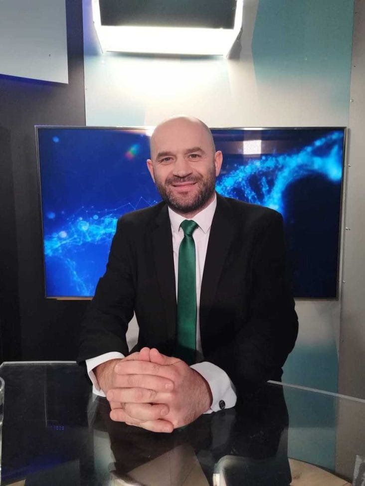 Știri de azi | Cine operează, de fapt, în chirurgia robotică: chirurgul sau robotul? Explicaţiile unui specialist/ Care sunt avantajele operaţiei robotice pentru pacient - Știri de azi | 