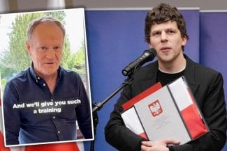 eisenberg-tusk-tw.jpg - Știri de azi Știri de azi | Premierul Poloniei îi oferă actorului Jesse Eisenberg pregătire militară pentru a obţine „rolul noului James Bond”. Mesajul lui Tusk – VIDEO - Știri de azi |