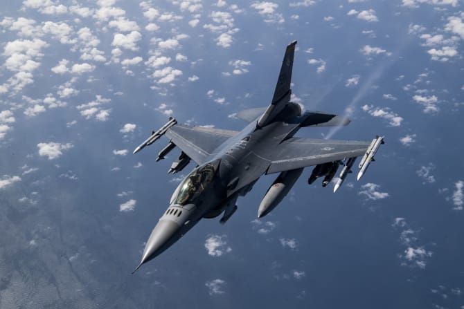 f-16-sua-us-air-force.jpg - Știri de azi Știri de azi | SUA: Forţele Aeriene au interceptat un avion care zbura într-o zonă restricţionată în apropiere de Mar-a-Lago - Știri de azi |