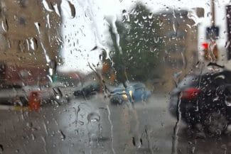 frig-ploaie.jpg - Știri de azi Știri de azi | Revine frigul şi în Capitală. Marţi şi miercuri, temperatura minimă va coborî până la minus 5 grade, iar maxima nu va depăşi 7 grade/ Vânt, lapoviţă şi ninsoare noaptea - Știri de azi |