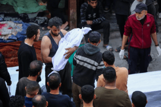 Știri de azi | Bilanţul atacurilor israeliene în Fâşia Gaza depăşeşte 330 de morţi, ”majoritatea copii şi femei”, şi sute de răniţi, conform Ministerului Sănătăţii Hamas. Katz anunţă continuarea atacurilor până la întoarcerea ostaticilor acasă şi distrugerea Hamas - Știri de azi | 