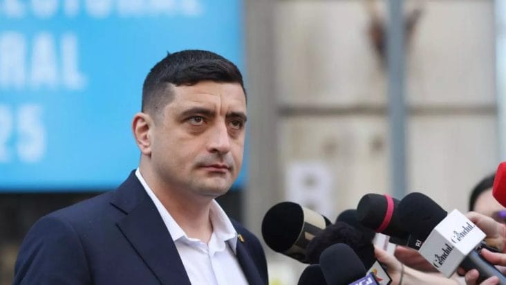 george simion - Știri de azi Știri de azi | AUR a decis: Simion merge la Georgescu cu 3 variante de prezidențiabili. Partidul intră în grevă parlamentară - Știri de azi | George Simion vorbind cu presa la Biroul Electoral Central, respingând propunerea de candidatură prezidențială în ciuda susținerii din partea AUR.