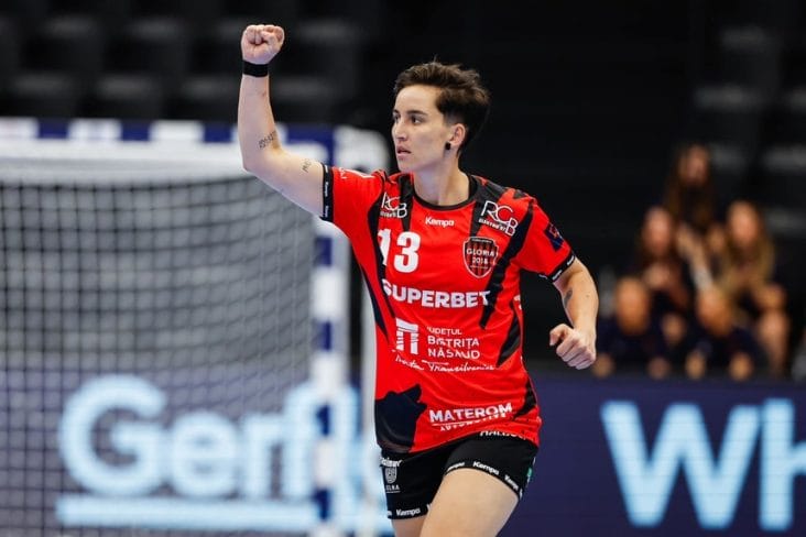 Știri de azi | Handbal feminin: Cristina Laslo a revenit cu gol la Gloria Bistriţa, la peste 4 luni de la excluderea din lot de către selecţionerul Pera - Știri de azi | 