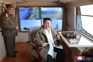 kju-test-racheta-antiaeriana-tw.png - Știri de azi Știri de azi | Kim Jong Un supervizează la testarea unei noi rachete antiaeriene, la o săptămână după lansarea marelui exerciţiu militar anual al Coreei de Sud şi SUA - Știri de azi |