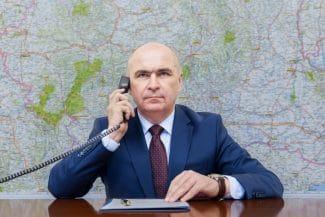 Știri de azi | Bolojan consideră că statul român nu trebuie să răspundă afirmaţiilor lui Elon Musk despre România: Un răspuns instituţional nu cred că e un lucru bun - Știri de azi | 