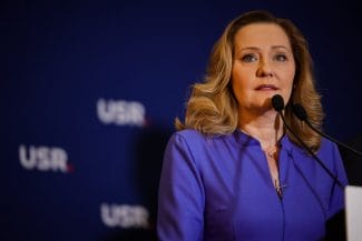 Știri de azi | Preşedinta USR, Elena Lasconi, după ce mai mulţi jurnalişti reclamă că au fost urmăriţi şi supravegheaţi de DNA Iaşi: Avem nevoie de o Justiţie corectă, care face dreptate, care protejează jurnaliştii, nu care-i filează şi le deconspiră sursele - Știri de azi | 