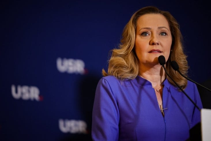 Știri de azi | Preşedinta USR, Elena Lasconi, după ce mai mulţi jurnalişti reclamă că au fost urmăriţi şi supravegheaţi de DNA Iaşi: Avem nevoie de o Justiţie corectă, care face dreptate, care protejează jurnaliştii, nu care-i filează şi le deconspiră sursele - Știri de azi | 