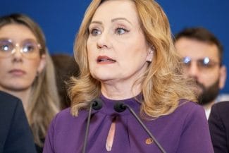 Știri de azi | Elena Lasconi: În România se întâmplă ceva incredibil: AUR, SOS şi POT au atacat la CCR legile care permit Armatei Române să doboare dronele ruseşti care ne violează spaţiul aerian de luni de zile - Știri de azi | 