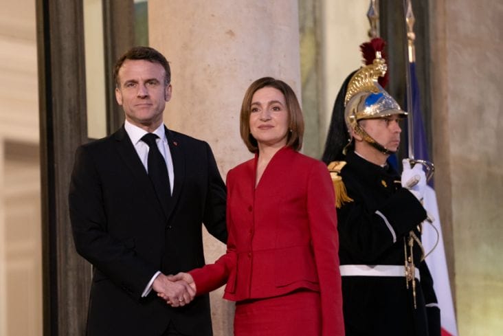 Știri de azi | Macron denunţă ”tentativele ruseşti tot mai dezinhibate de destabilizare” a R.Moldova şi semnează un acord cu Sandu, la Palatul Élysée, în vederea ”creşterii rezistenţei faţă de amestecuri străine”. ”În lumea de azi, adevărul este la fel de vital ca secur - Știri de azi | 